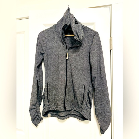 Bench, Medium, Zip up - Picture 1 of 4